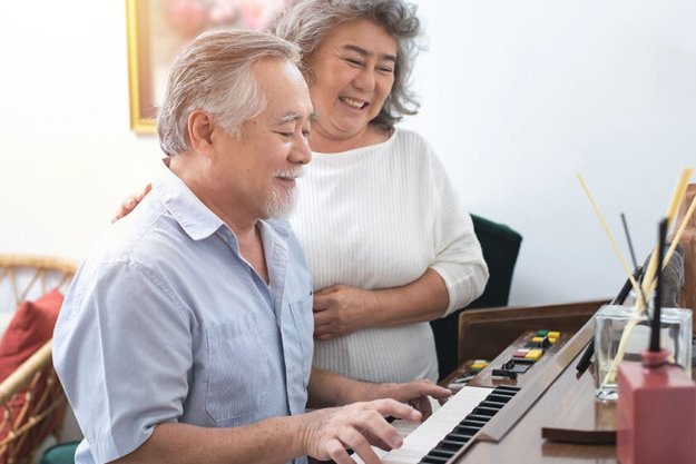 6 Benefits Of Playing Piano In Your 50s